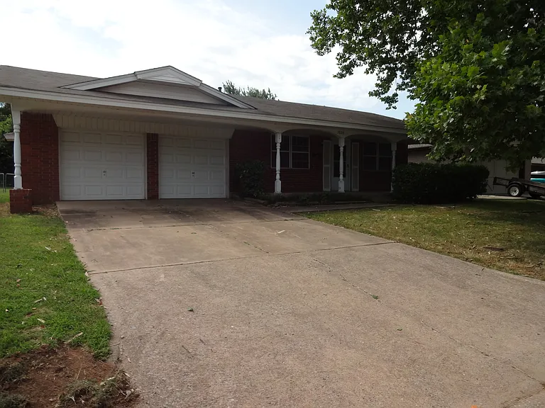 3828 N Bella Vista Dr — Photo 2