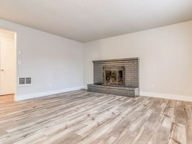 Edgewood Apartments in Vancouver, WA - 2 Bedrooms and 1 Bath — Photo 6