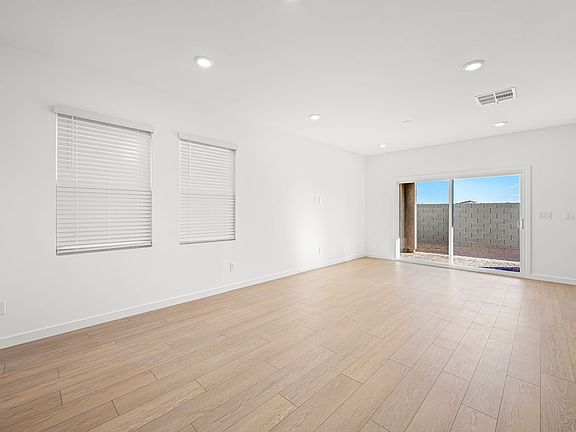 7 web or mls Lennar 8379 W Rochelle Ave 07