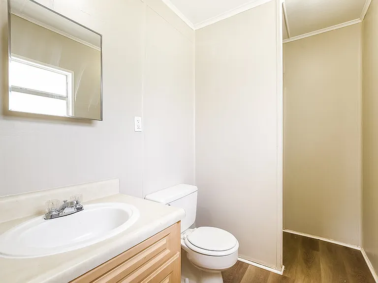542 Colonnades Cv — Photo 14