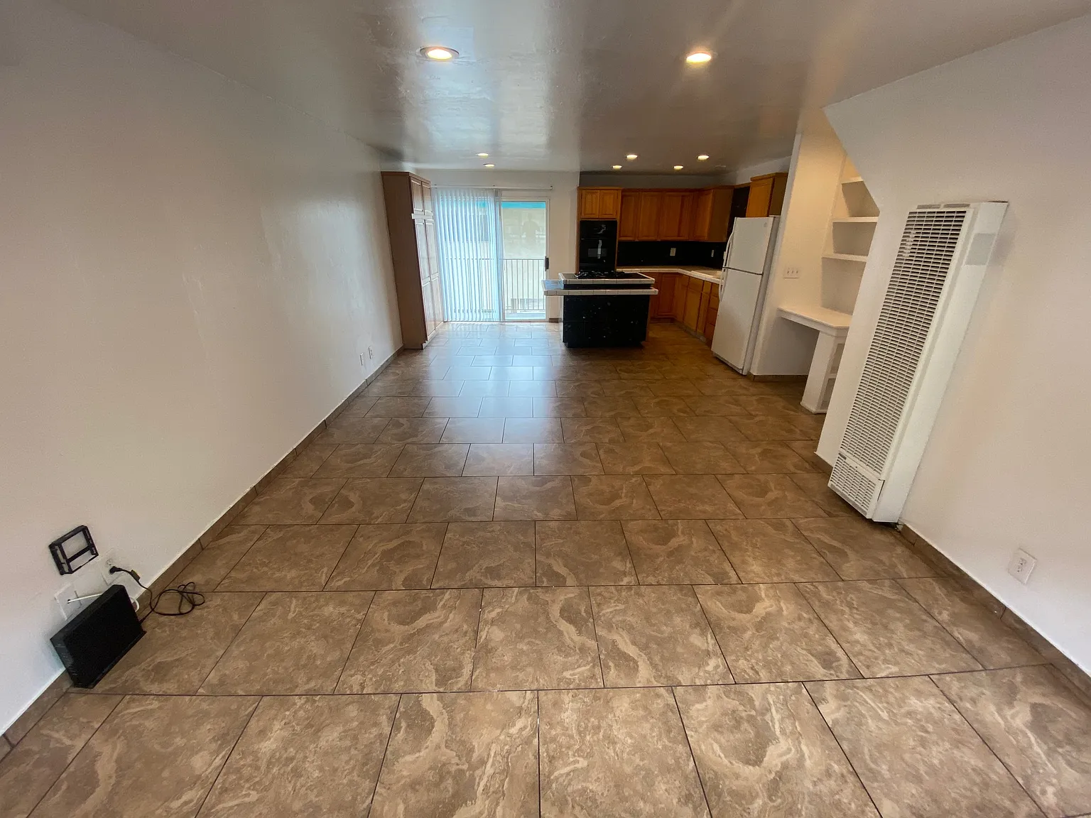 2 bed, 900 sqft, $5,400 — Photo 2