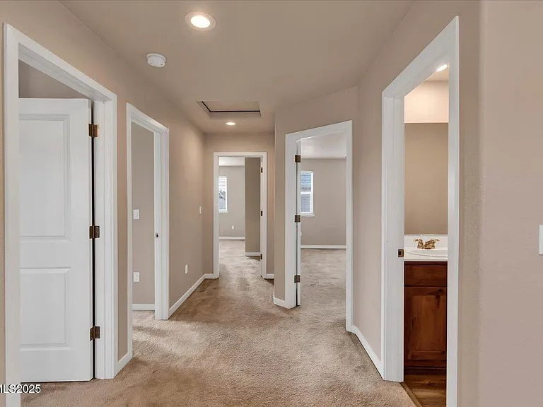 916 Garden Ct — Photo 30