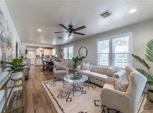 1059 W Main St, Gentry, AR 72734