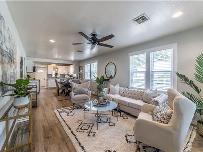 1059 W Main St, Gentry, AR, 72734