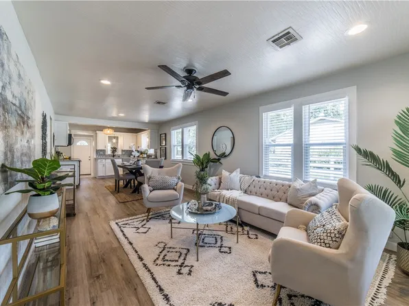1059 W Main St, Gentry, AR 72734