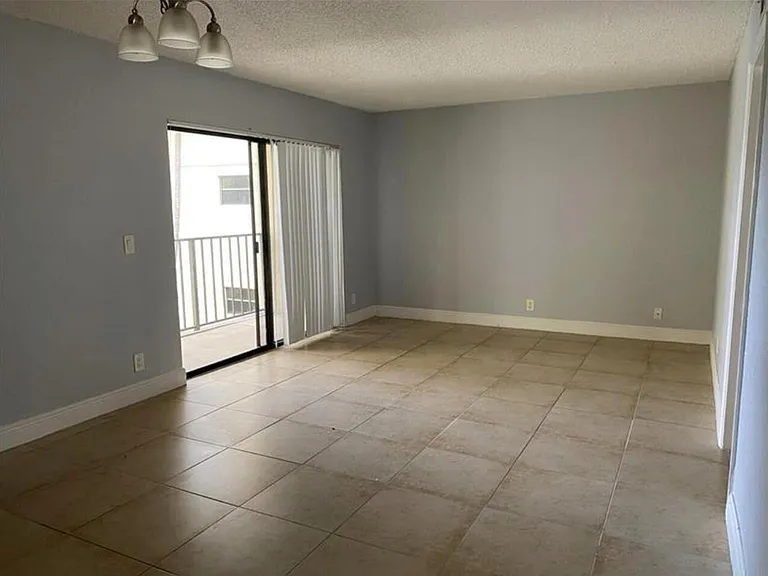 1455 Lake Crystal Dr #H — Photo 4
