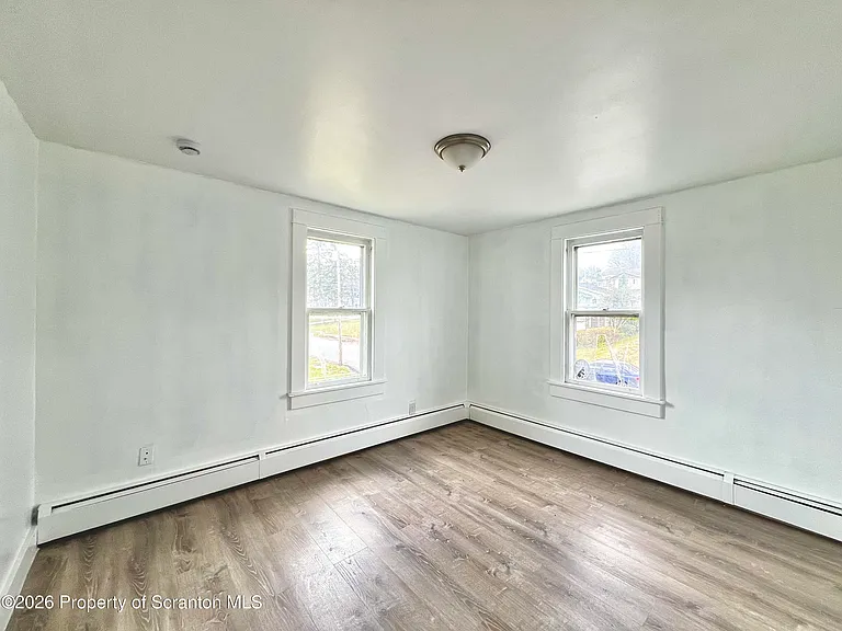 207 Midway Ave — Photo 10