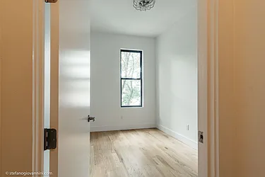 Rented by L Rose Realty (Brokerage)