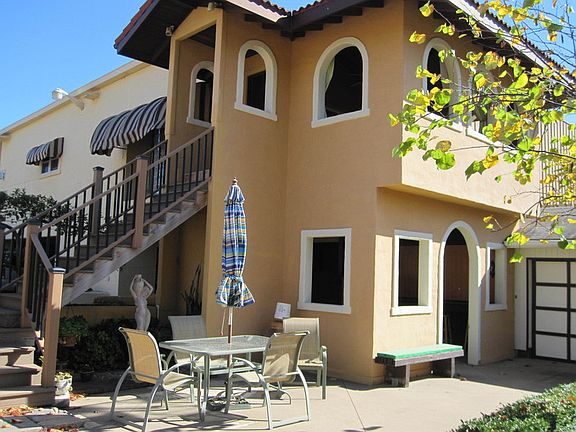 Patio Entrance to home : This is taken from the lower patio area