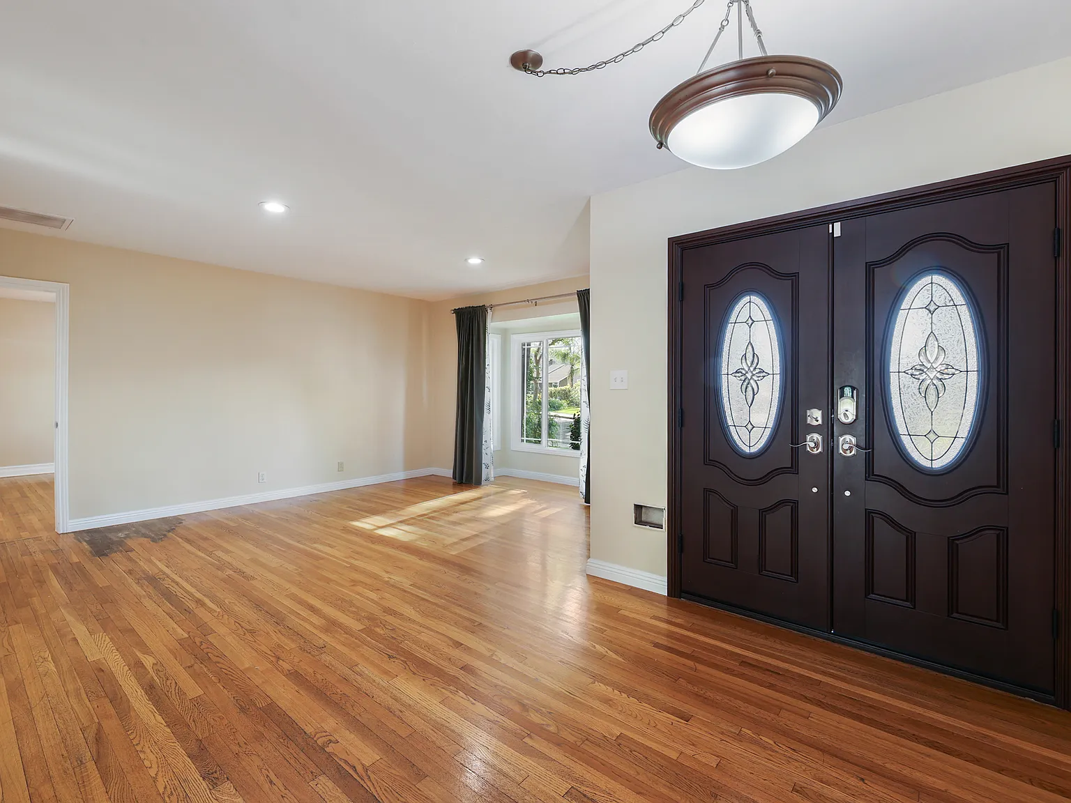 3 bed, 1386 sqft, $4,200 — Photo 4