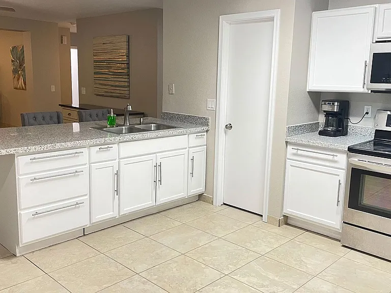 9233 W Highland Ave — Photo 2