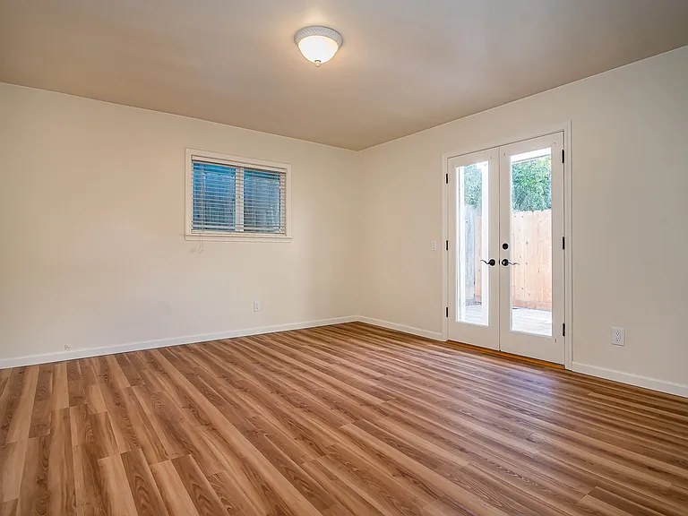 1821 Fearn Ave — Photo 3