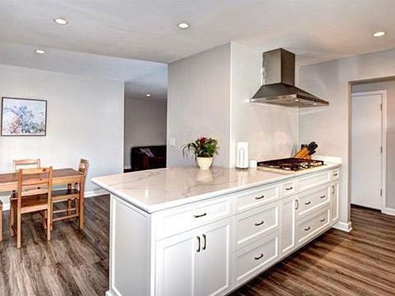 4th image of 1821 Charmeran Ave #1821