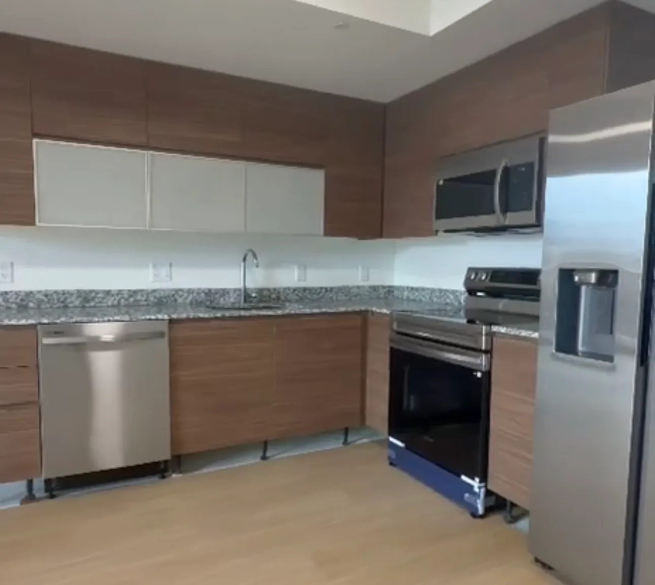 2 bed, 1025 sqft, $3,500 — Photo 1