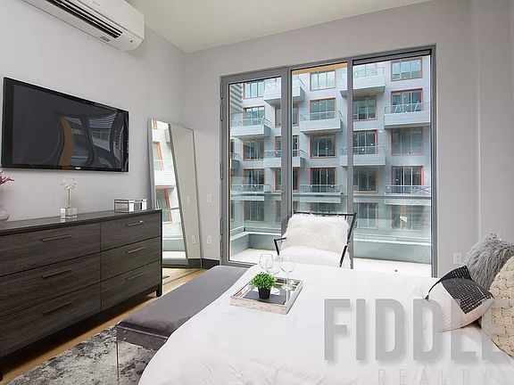 3rd image of 10 Montieth St #643