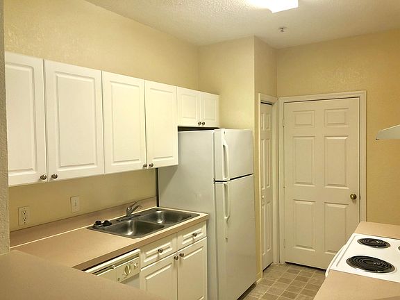 3rd image of 18001 Richmond Place Dr APT 815