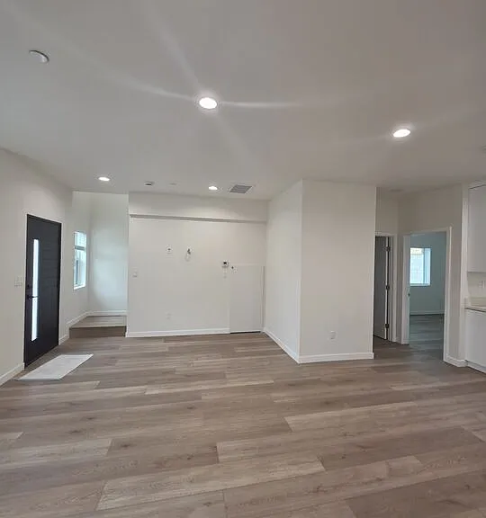 6748 Ben Ave — Photo 29