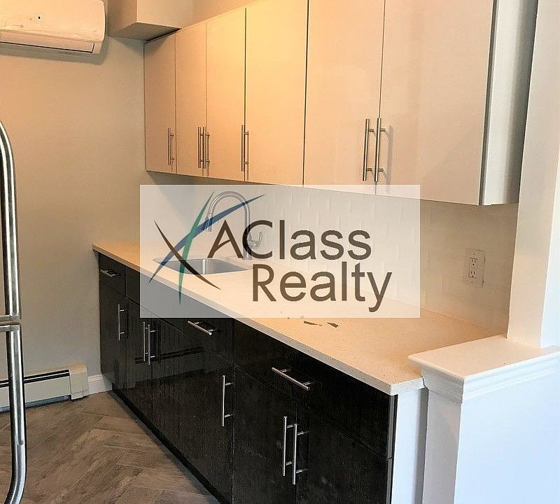 1st image of 2408 Hoyt Ave S #1