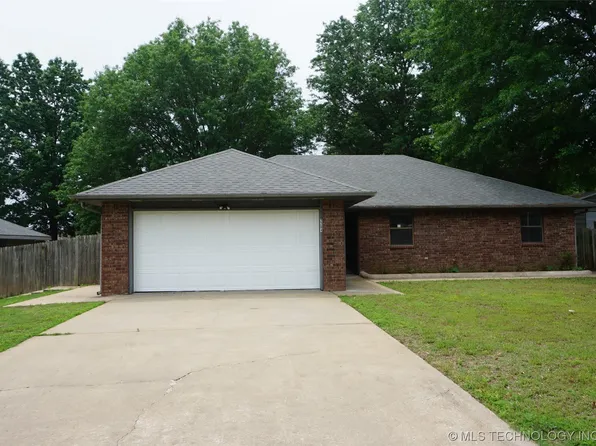 2204 E Southbrook Ave, Okmulgee, OK 74447