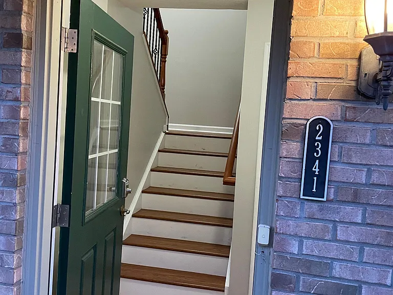 2341 Twelve Oaks Dr — Photo 2
