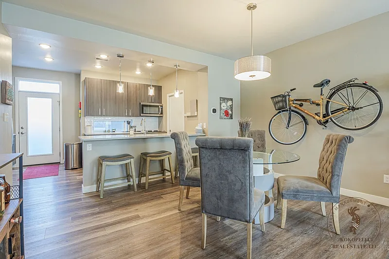 2 bed, 2.5 bath, 1600 sqft, $2,000 — Photo 1