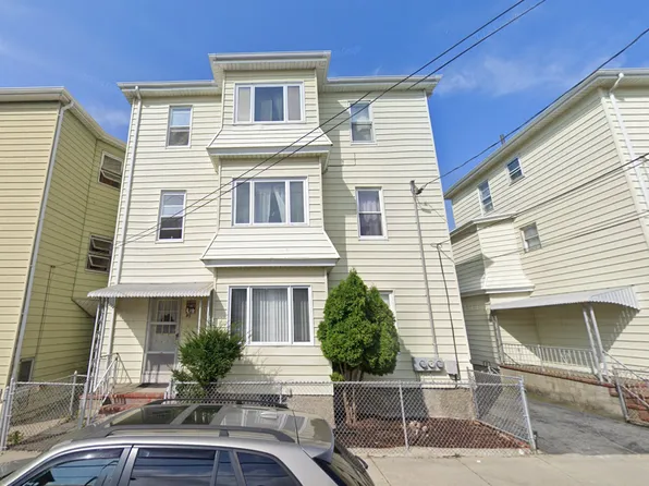 95 Flint St #2, Fall River, MA 02723