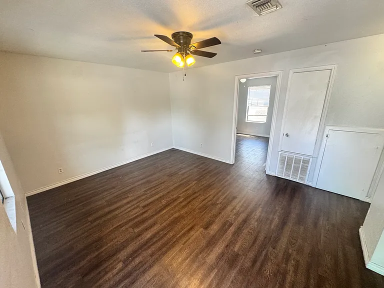 830 W Hutchins Pl #6 — Photo 12