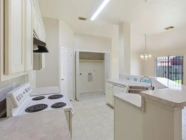 15738 Boonridge Rd — Photo 16