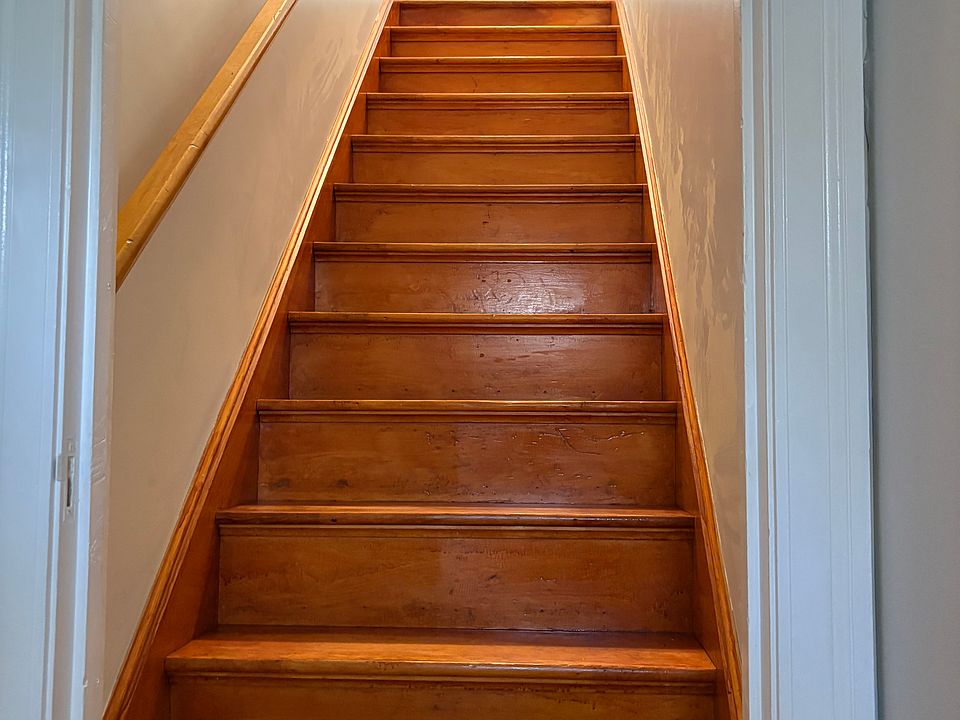 Front stairs from mudroom