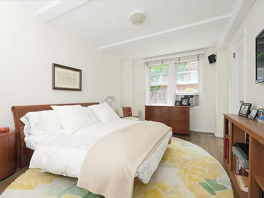 Rented by Sotheby's International Realty | media 41