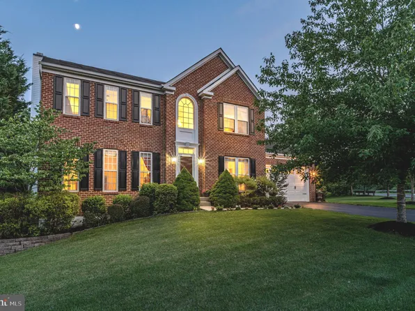 465 Creekview Dr, Harleysville, PA 19438