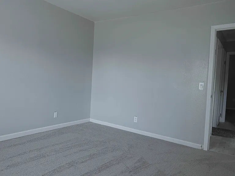 2202 Capitol Ave — Photo 6