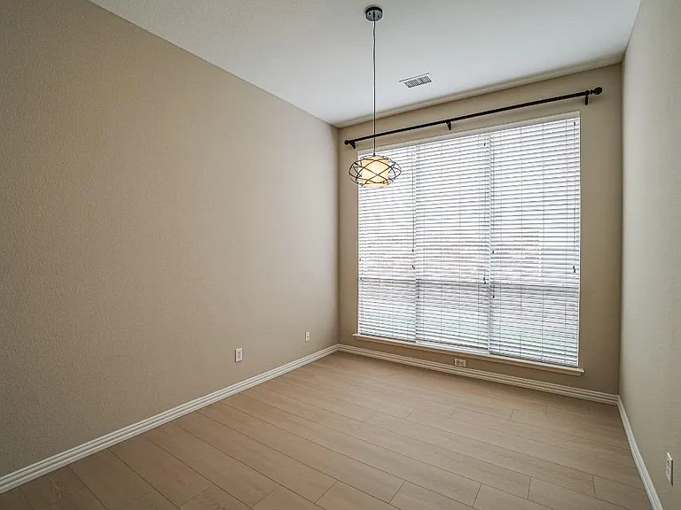 9142 Crenshaw Ln — Photo 12