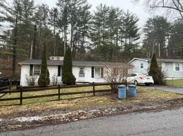 113 Pine Cove Dr, Beckley, WV 25801
