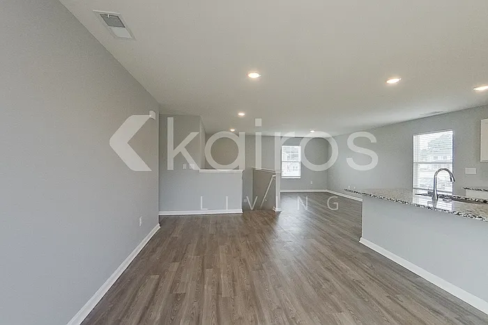 4 bed, 3.0 bath, 1914 sqft, $2,125 — Photo 4
