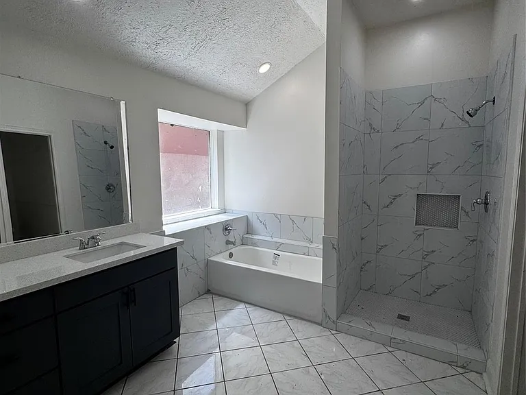 2203 Bisontine St — Photo 14