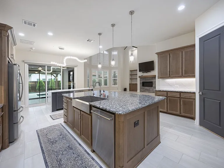 918 Sydney Ln — Photo 33