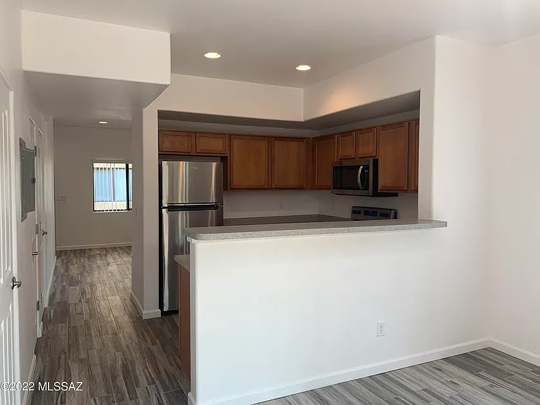 1741 E Hedrick Dr — Photo 14
