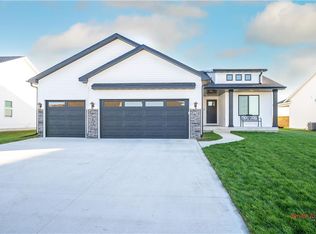 14715 N Valley Dr, Urbandale, IA 50323