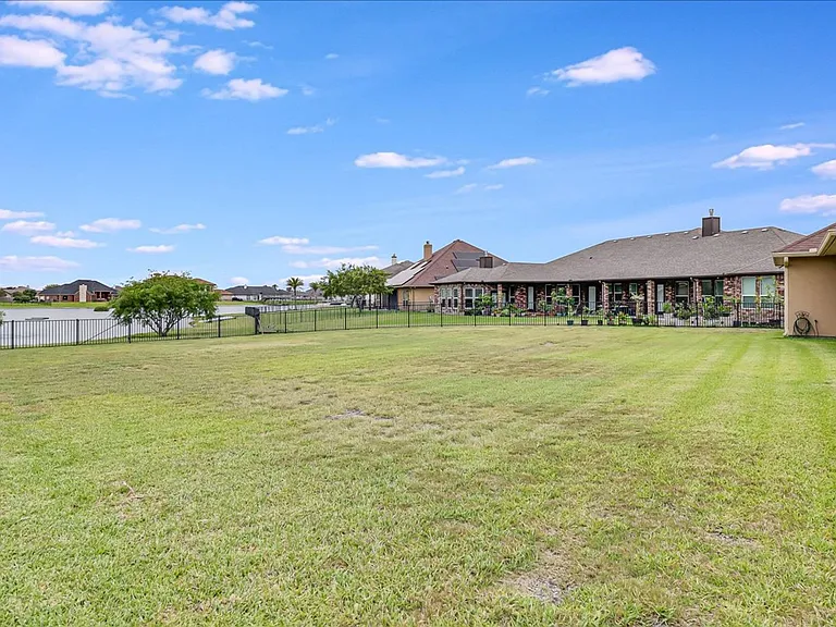6241 Lago Vista Dr — Photo 59