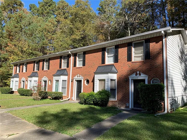 1103 Booth Ct SW — Photo 2
