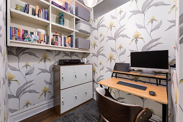 Sold by Dolly Lenz Real Estate LLC | media 9