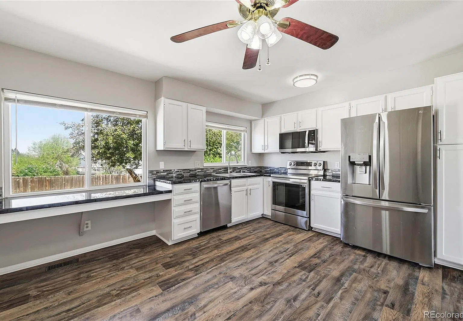 3 bed, 1.0 bath, 1030 sqft, $2,350 — Photo 2