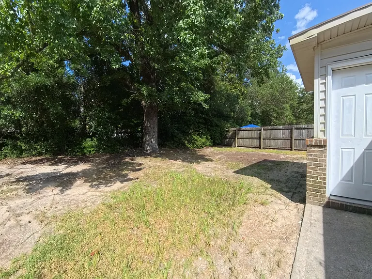 204-206 Perry Rd — Photo 8