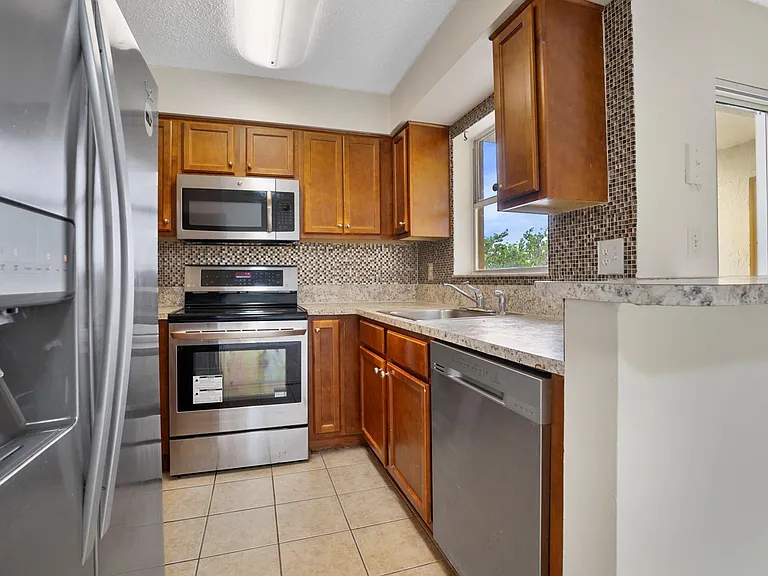 7640 Westwood Dr #411 — Photo 19