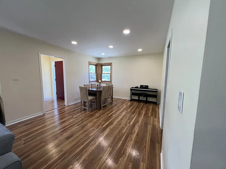 1431 E Emmerson Ln — Photo 8