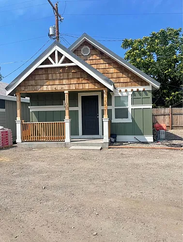 110 E Main St #B Photo 1