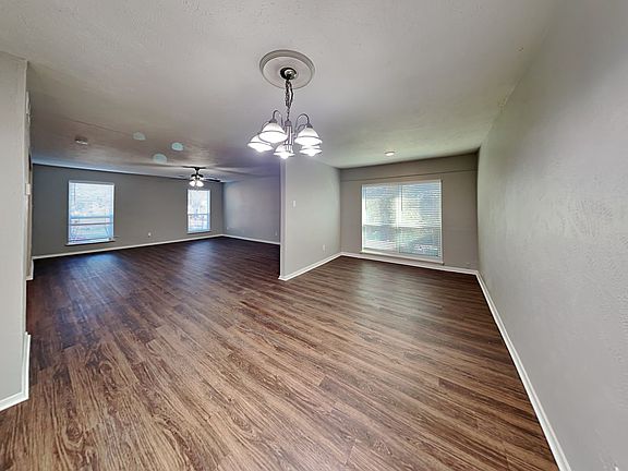 4th image of 1118 Oakbluff Dr