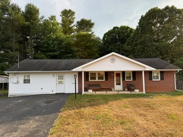 130 Hillcrest Dr NE, Floyd, VA 24091