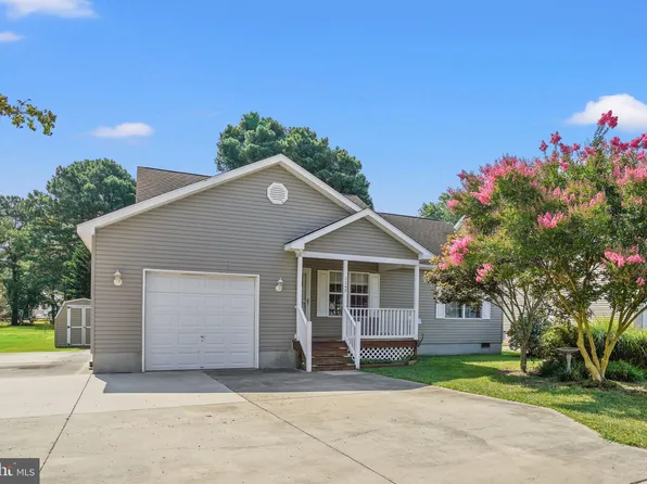 2247 Pike Dr, Greenbackville, VA 23356